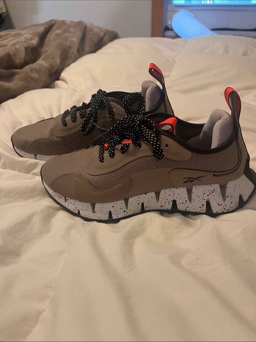 Reebok Taupe Mesh Trail Sneakers with Speckled White Sole - Size 7.5